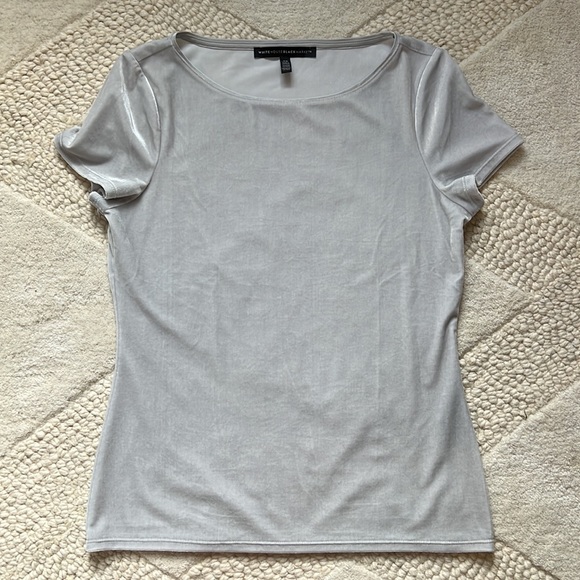 White House Black Market WHBM Short Sleeve Velvet Tee NWOT XS - Picture 4 of 7